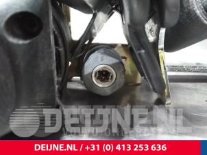 Volvo C70 Front seatbelt, right O12028 photo 3