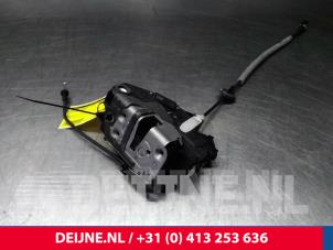 Gebruikte Deurslot Mechaniek 4Deurs links-achter Volvo S60 II (FS) 2.0 D3 20V Prijs € 45,00 Margeregeling aangeboden door van Deijne Onderdelen Uden B.V.
