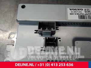 Volvo XC70 Display Multi Media regelunit O12471 foto 3