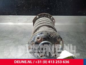 Volvo V70 Schokdemperpoot rechts-voor O12539 foto 3