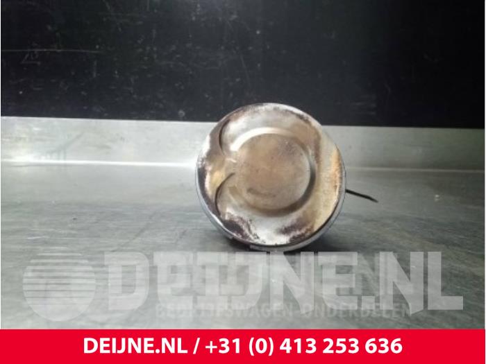 Gebruikte Zuiger Volvo C70 (MC) 2.4i 20V Prijs € 100,00 Margeregeling aangeboden door van Deijne Onderdelen Uden B.V.