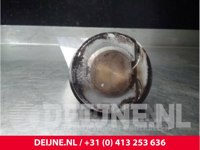 Gebruikte Zuiger Volvo C70 (MC) 2.4i 20V Prijs € 100,00 Margeregeling aangeboden door van Deijne Onderdelen Uden B.V.