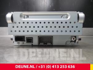 Volvo V70 CD player O12767 photo 2
