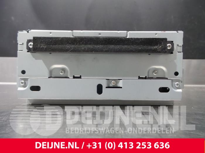 Volvo V70 CD Speler O12768