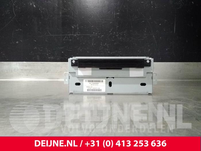 Volvo S60 CD player O12773