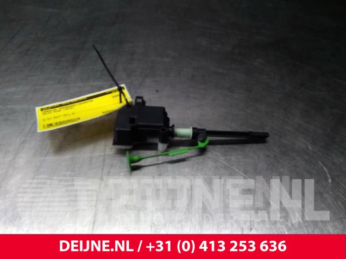 Volvo XC60 Tank flap lock motor O13055