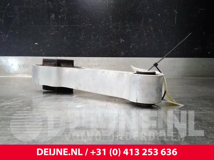 Volvo XC60 Engine mount O13067