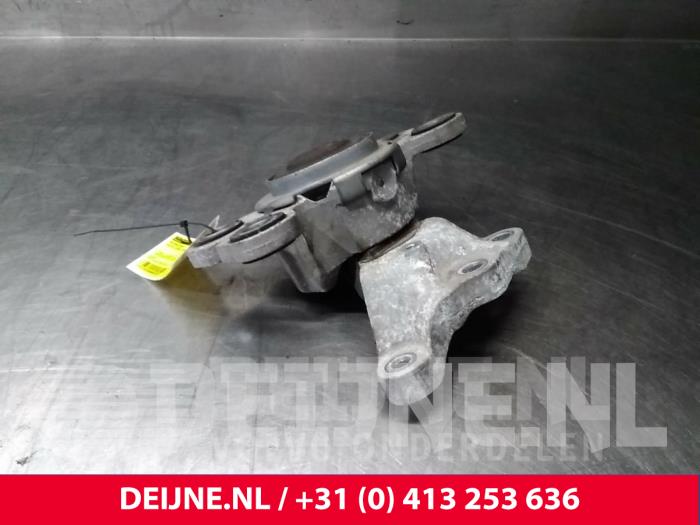 Volvo XC60 Engine mount O13071
