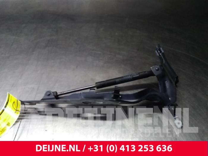 Volvo XC60 Motorkap Scharnier O13080