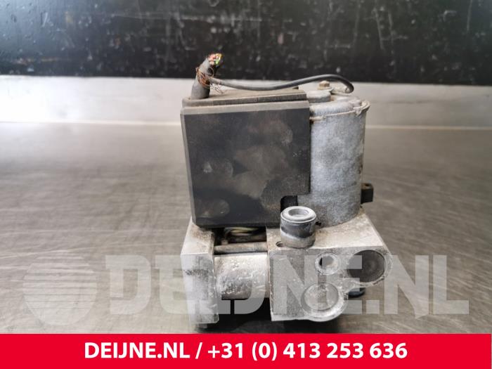 Gebruikte ABS Pomp Volvo 940 I Estate 2.3 Turbo Prijs € 65,00 Margeregeling aangeboden door van Deijne Onderdelen Uden B.V.