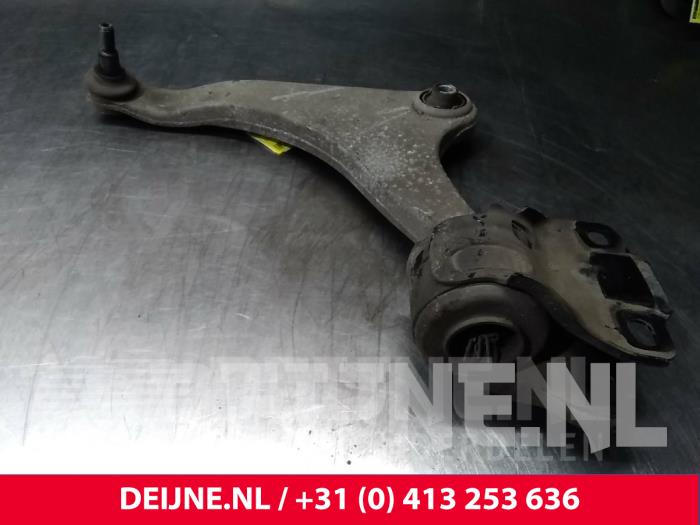 Volvo V70 Querlenker unten links vorne O13291