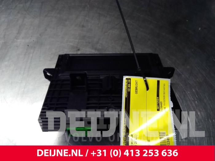 Gebruikte Display Interieur Volvo XC60 I (DZ) 2.0 DRIVe 20V Prijs € 75,00 Margeregeling aangeboden door van Deijne Onderdelen Uden B.V.