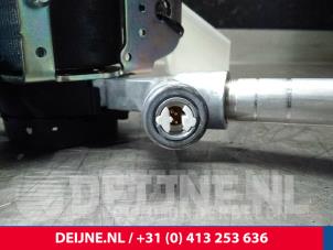 Volvo V70 Veiligheidsgordel links-achter O14074 foto 3
