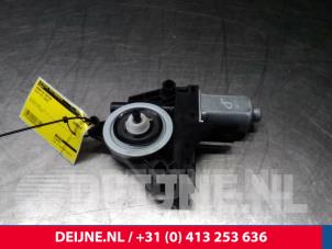 Gebruikte Portierruitmotor Volvo V70 (BW) 2.4 D5 20V AWD Prijs € 50,00 Margeregeling aangeboden door van Deijne Onderdelen Uden B.V.