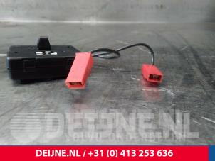 Volvo S80 Antenna Amplifier O14810 photo 3