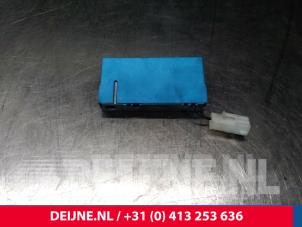 Volvo C70 Antenne Versterker O14828 foto 2