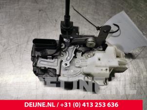 Volvo V40 Front door lock mechanism 4-door, right O14905 photo 3