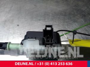Volvo V70 Tank flap lock motor O14932 photo 3