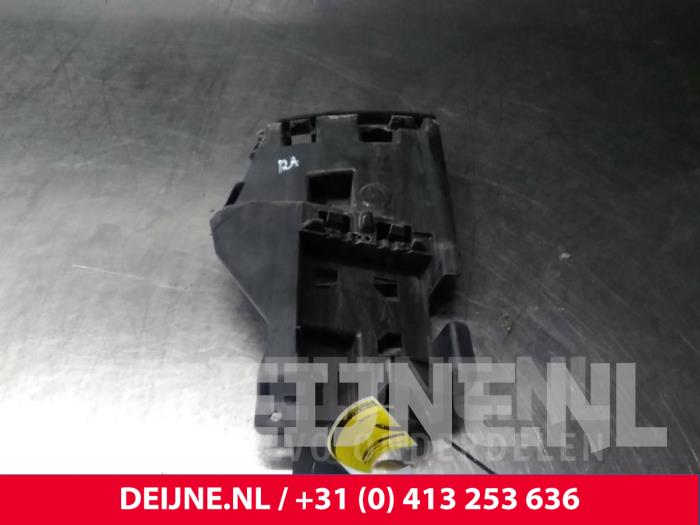 Volvo V60 Stoßstangenstütze rechts hinten O15016