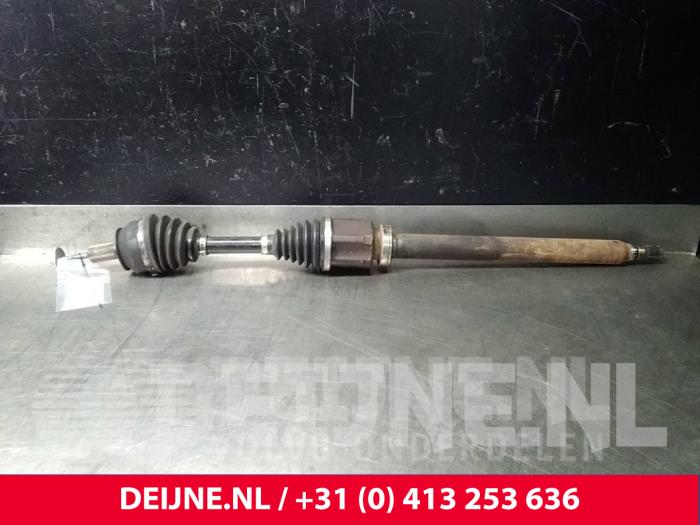 Gebruikte Aandrijfas rechts-voor Volvo V60 I (FW/GW) 2.4 D6 20V Plug-in Hybrid AWD Prijs € 45,00 Margeregeling aangeboden door van Deijne Onderdelen Uden B.V.