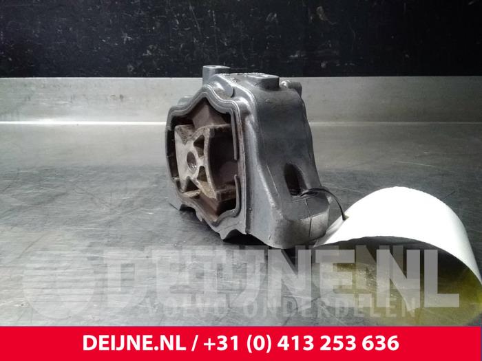 Gebruikte Motorsteun Volvo V60 I (FW/GW) 2.4 D6 20V Plug-in Hybrid AWD Prijs € 25,00 Margeregeling aangeboden door van Deijne Onderdelen Uden B.V.