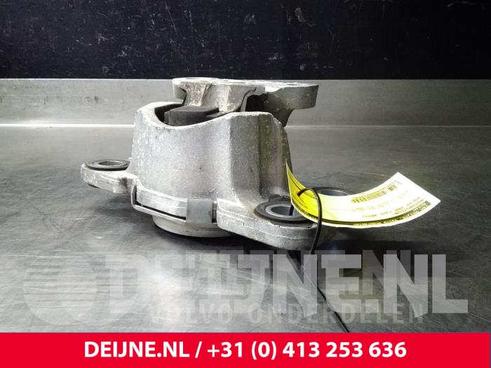 Gebruikte Motorsteun Volvo V60 I (FW/GW) 2.4 D6 20V Plug-in Hybrid AWD Prijs € 25,00 Margeregeling aangeboden door van Deijne Onderdelen Uden B.V.