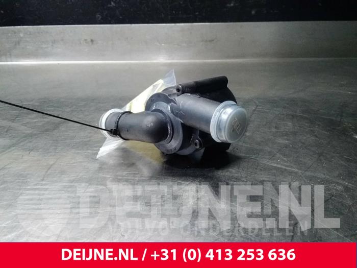 Gebruikte Waterpomp Volvo V60 I (FW/GW) 2.4 D6 20V Plug-in Hybrid AWD Prijs € 40,00 Margeregeling aangeboden door van Deijne Onderdelen Uden B.V.
