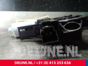 Volvo V70 Door window motor O15143 photo 3