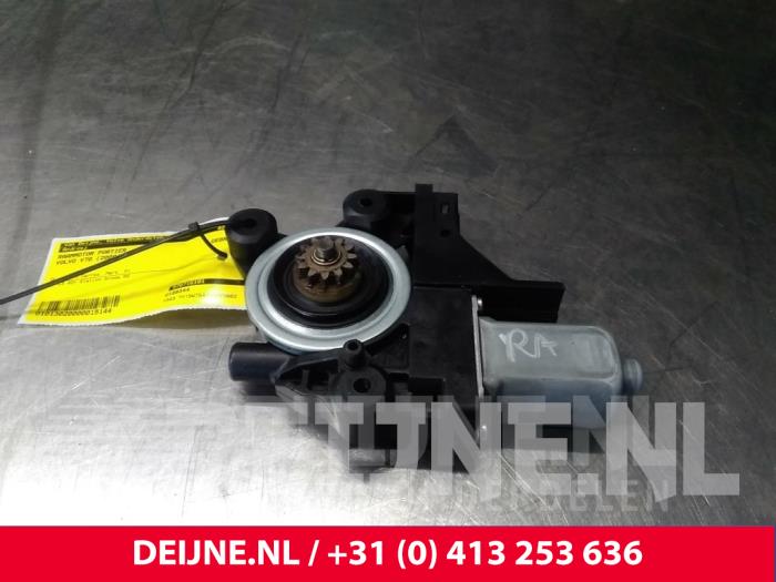 Volvo V70 Raammotor Portier O15144