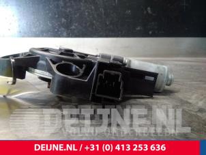 Volvo V70 Door window motor O15144 photo 3