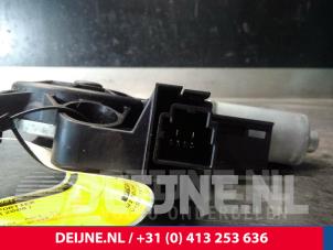 Volvo V70 Door window motor O15189 photo 3