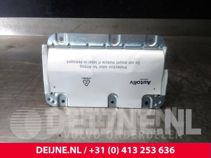 Volvo XC70 Right airbag (dashboard) O15214