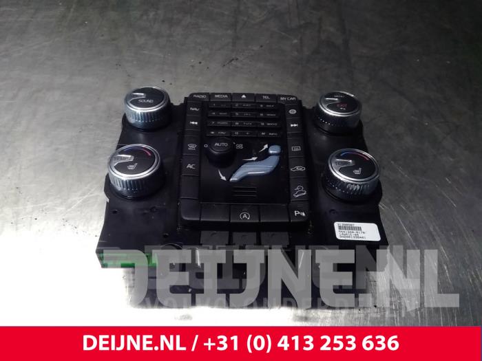 Volvo XC70 Heater control panel O15226