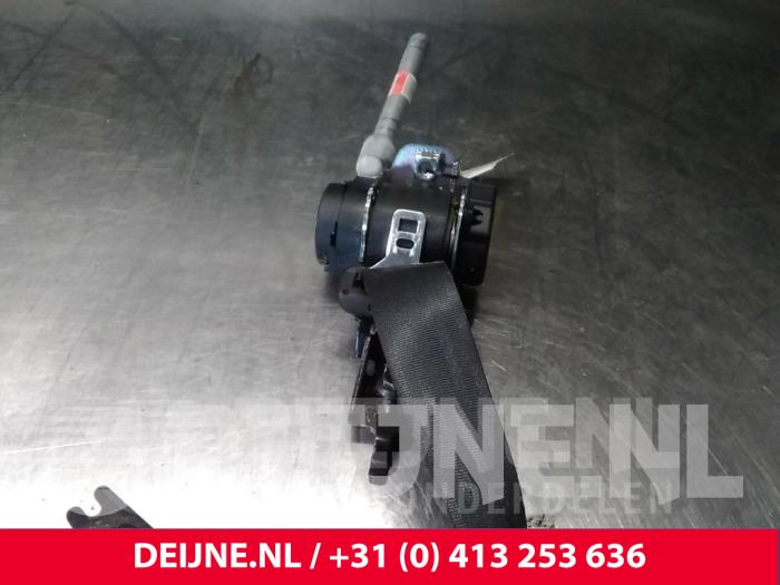 Volvo XC70 Rear seatbelt, left O15227