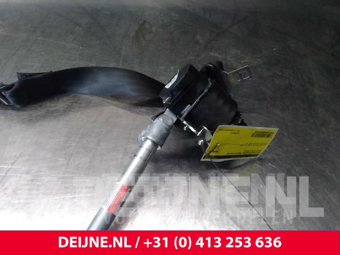 Volvo XC70 Rear seatbelt, right O15228