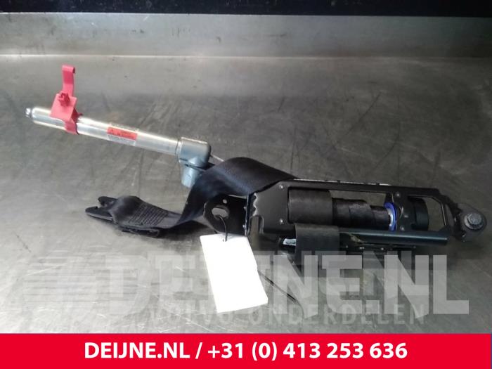 Volvo XC70 Front seatbelt, right O15300