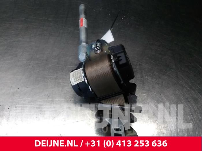 Volvo XC70 Rear seatbelt, left O15361