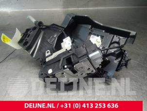 Gebruikte Deurslot Mechaniek 4Deurs rechts-achter Volvo V60 II (ZW) 2.0 D4 16V Prijs € 45,00 Margeregeling aangeboden door van Deijne Onderdelen Uden B.V.