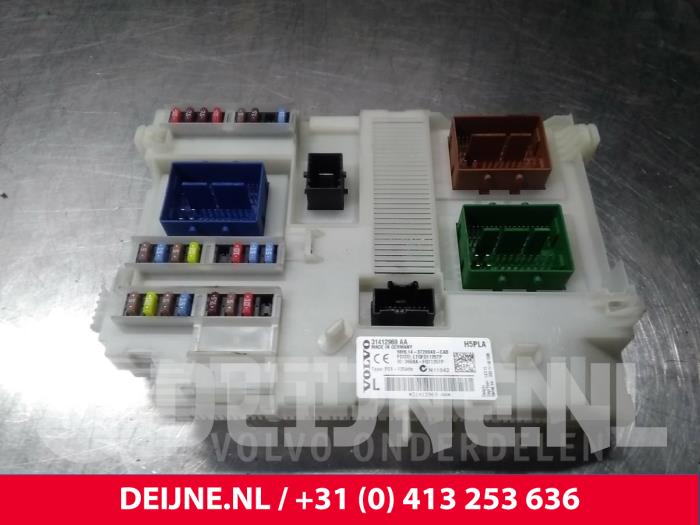 Gebruikte CEM (module) Volvo V60 I (FW/GW) 2.0 D4 16V Prijs € 100,00 Margeregeling aangeboden door van Deijne Onderdelen Uden B.V.