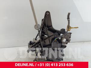 Volvo XC70 Türschlossmechanik 4-türig links hinten O15853 foto 2