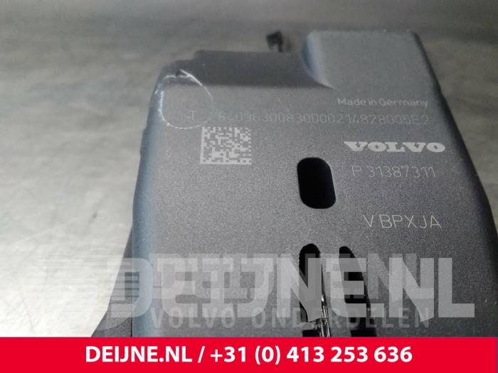 Sensor Remassistent van een Volvo V70 (BW) 2.0 D4 16V 2015