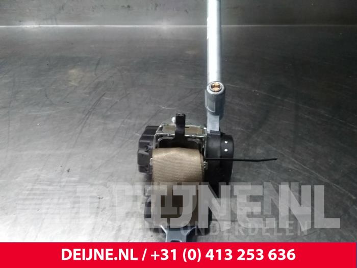 Volvo XC70 Rear seatbelt, left O15931