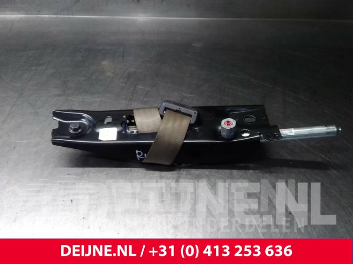 Volvo XC70 Front seatbelt, right O15938