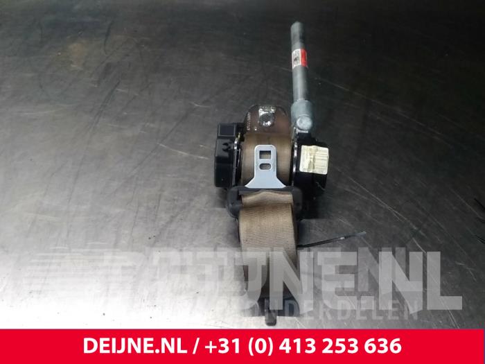 Volvo XC70 Rear seatbelt, right O15939