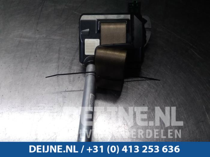 Volvo XC70 Rear seatbelt, centre O15940