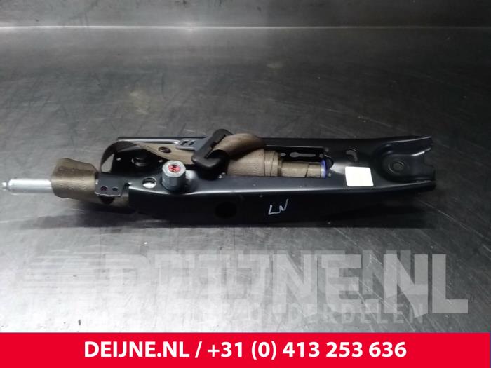 Volvo XC70 Front seatbelt, left O15941