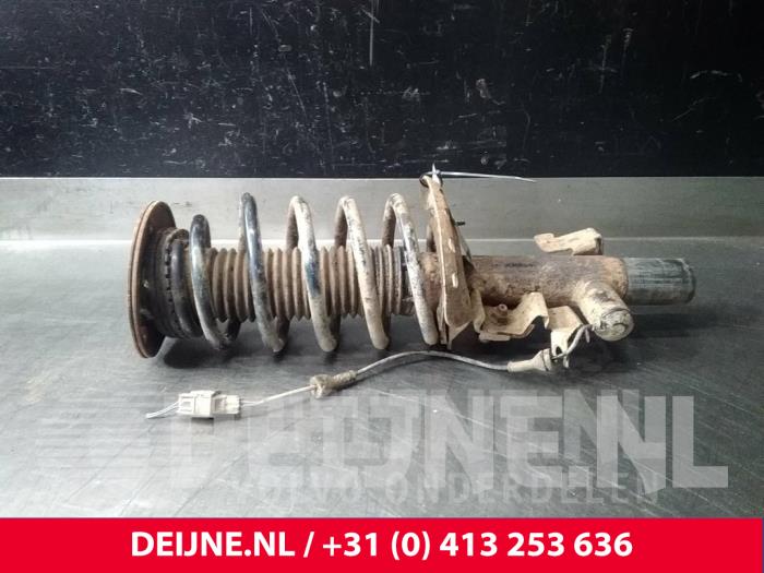 Volvo XC70 Stoßdämpferstrebe rechts vorne O15945