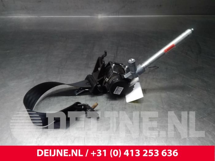 Volvo XC70 Rear seatbelt, left O16070