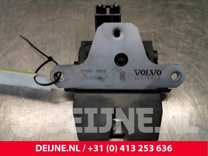 Slotmechaniek Achterklep van een Volvo V40 (MV) 2.0 D4 16V 2015