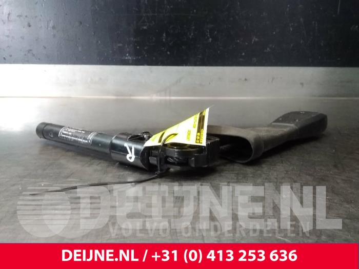 Volvo XC70 Seatbelt tensioner, right O16948